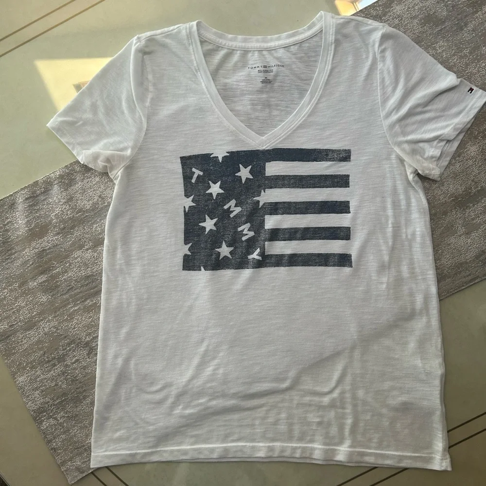 Tommy Hilfiger Women’s Tshirt - Picture 4 of 16